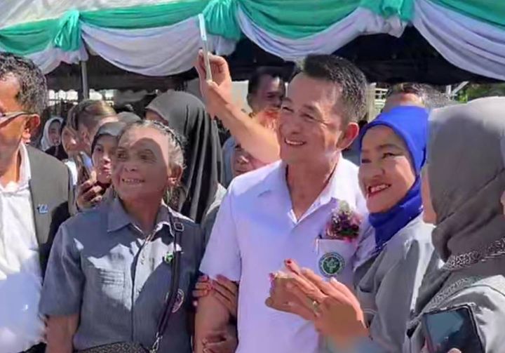 รัฐมนตรีกระทรวงสาธารณสุข ลงพื้นที่ภาคใต้ประชาชนและอสมให้การต้อนรับจำนวนมากด้วยค... 4 Raider-Reporter.com ข่าวไรเดอร์รีพอร์ตเตอร์ เกาะติดข่าวล่าสุด ทุกเหตุการณ์ ข่าวสังคมการเมือง ข่าวอาชญากรรม ข่าวด่วนวันนี้ Raider-Reporter.com ข่าวไรเดอร์รีพอร์ตเตอร์ เกาะติดข่าวล่าสุด ทุกเหตุการณ์ ข่าวสังคมการเมือง ข่าวอาชญากรรม ข่าวด่วนวันนี้