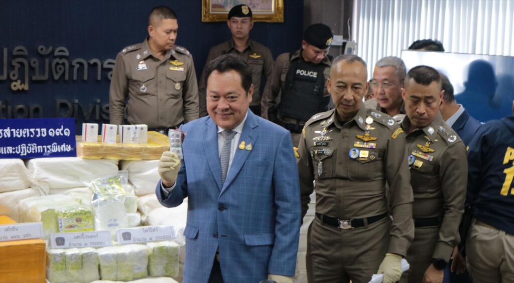 วันนี้ 28 ก.ย.66 เวลา 14.00 น. พล.ต.อ.ต่อศักดิ์ สุขวิมล รอง ผบ.ตร พร้อมด้วย พล.... 14 Raider-Reporter.com ข่าวไรเดอร์รีพอร์ตเตอร์ เกาะติดข่าวล่าสุด ทุกเหตุการณ์ ข่าวสังคมการเมือง ข่าวอาชญากรรม ข่าวด่วนวันนี้ Raider-Reporter.com ข่าวไรเดอร์รีพอร์ตเตอร์ เกาะติดข่าวล่าสุด ทุกเหตุการณ์ ข่าวสังคมการเมือง ข่าวอาชญากรรม ข่าวด่วนวันนี้