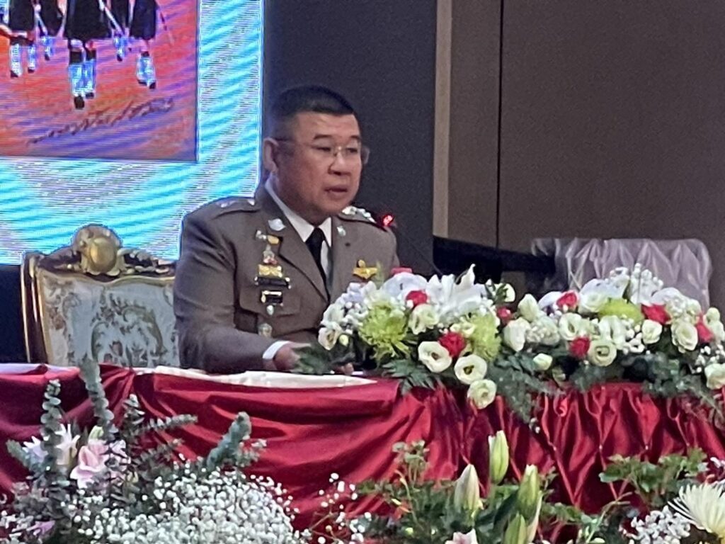 "สำนักงานตำรวจเเห่งชาติ" ผลัดเปลี่ยนใบ จาก "บิ๊กเด่น" สู่ "บิ๊กต่อ" ส่งมอบหน้าที... 80 Raider-Reporter.com ข่าวไรเดอร์รีพอร์ตเตอร์ เกาะติดข่าวล่าสุด ทุกเหตุการณ์ ข่าวสังคมการเมือง ข่าวอาชญากรรม ข่าวด่วนวันนี้ Raider-Reporter.com ข่าวไรเดอร์รีพอร์ตเตอร์ เกาะติดข่าวล่าสุด ทุกเหตุการณ์ ข่าวสังคมการเมือง ข่าวอาชญากรรม ข่าวด่วนวันนี้