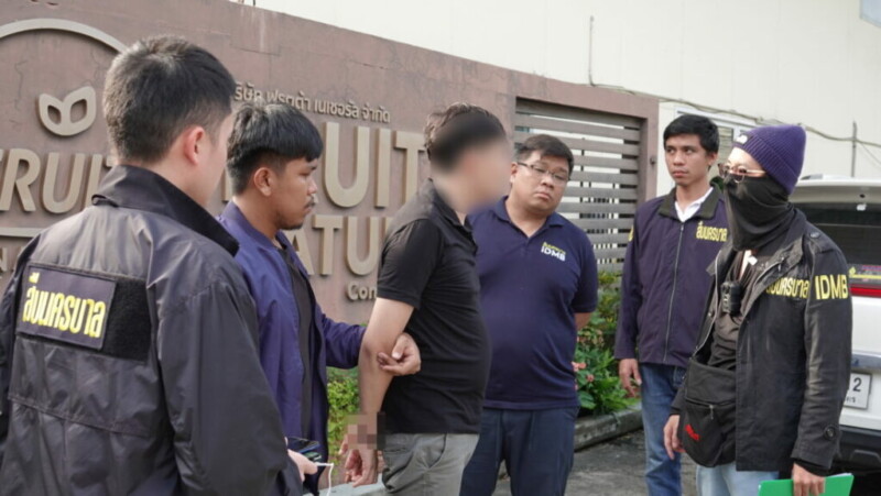 สิ้นฤทธิ์! ไฮโซเก๊ สร้างโปรไฟล์หรูหลอกสาว 30 ราย อ้างพ่อแม่แยกทาง-ไม่มีคนสั่งสอน 148 Raider-Reporter.com ข่าวไรเดอร์รีพอร์ตเตอร์ เกาะติดข่าวล่าสุด ทุกเหตุการณ์ ข่าวสังคมการเมือง ข่าวอาชญากรรม ข่าวด่วนวันนี้ Raider-Reporter.com ข่าวไรเดอร์รีพอร์ตเตอร์ เกาะติดข่าวล่าสุด ทุกเหตุการณ์ ข่าวสังคมการเมือง ข่าวอาชญากรรม ข่าวด่วนวันนี้