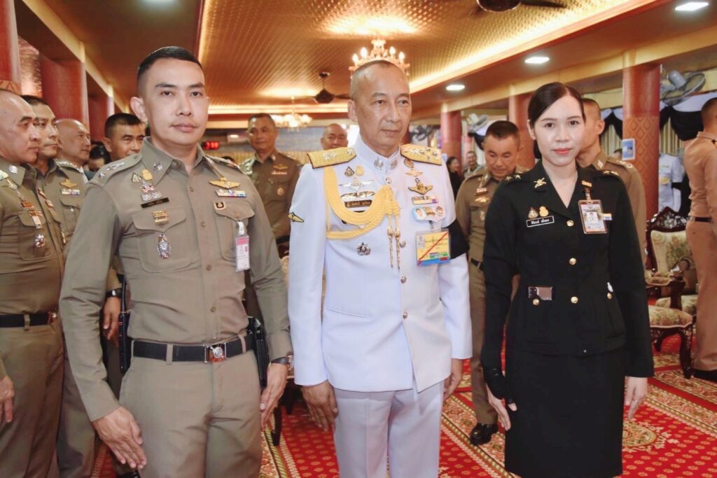 พ.ต.ท.วรภัทร สุขไทย และภรรยา ร.ท.หญิง สิริภรณ์ แข็งแรง สุขไทย ได้เดินทางไปร่วม แ... 34 Raider-Reporter.com ข่าวไรเดอร์รีพอร์ตเตอร์ เกาะติดข่าวล่าสุด ทุกเหตุการณ์ ข่าวสังคมการเมือง ข่าวอาชญากรรม ข่าวด่วนวันนี้ Raider-Reporter.com ข่าวไรเดอร์รีพอร์ตเตอร์ เกาะติดข่าวล่าสุด ทุกเหตุการณ์ ข่าวสังคมการเมือง ข่าวอาชญากรรม ข่าวด่วนวันนี้