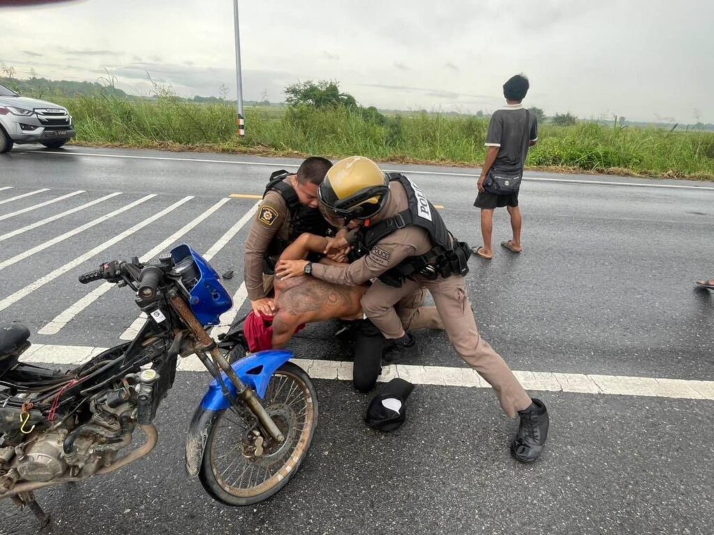 ด่วน!!! หนุ่มคลั่ง ใช้ปืน #กราดยิง มีคนเจ็บ อ.เสนา #พระนครศรีอยุธยา 8 Raider-Reporter.com ข่าวไรเดอร์รีพอร์ตเตอร์ เกาะติดข่าวล่าสุด ทุกเหตุการณ์ ข่าวสังคมการเมือง ข่าวอาชญากรรม ข่าวด่วนวันนี้ Raider-Reporter.com ข่าวไรเดอร์รีพอร์ตเตอร์ เกาะติดข่าวล่าสุด ทุกเหตุการณ์ ข่าวสังคมการเมือง ข่าวอาชญากรรม ข่าวด่วนวันนี้