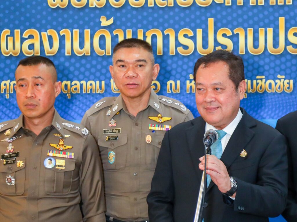 รมต.ยุติธรรม มอบโล่เชิดชูเกียรติ ผู้มีผลงานปราบปรามยาเสพติดรายสำคัญ
ย้ำภาครัฐปรา... 51 Raider-Reporter.com ข่าวไรเดอร์รีพอร์ตเตอร์ เกาะติดข่าวล่าสุด ทุกเหตุการณ์ ข่าวสังคมการเมือง ข่าวอาชญากรรม ข่าวด่วนวันนี้ Raider-Reporter.com ข่าวไรเดอร์รีพอร์ตเตอร์ เกาะติดข่าวล่าสุด ทุกเหตุการณ์ ข่าวสังคมการเมือง ข่าวอาชญากรรม ข่าวด่วนวันนี้