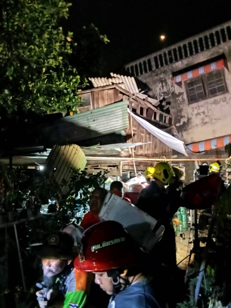 ด่วน!!! วันที่ 5 ตุลาคม 2566 เมื่อเวลา 20.15 น. เกิดเหตุบ้านทรุดตัว ซอยบรมราช... 45 Raider-Reporter.com ข่าวไรเดอร์รีพอร์ตเตอร์ เกาะติดข่าวล่าสุด ทุกเหตุการณ์ ข่าวสังคมการเมือง ข่าวอาชญากรรม ข่าวด่วนวันนี้ Raider-Reporter.com ข่าวไรเดอร์รีพอร์ตเตอร์ เกาะติดข่าวล่าสุด ทุกเหตุการณ์ ข่าวสังคมการเมือง ข่าวอาชญากรรม ข่าวด่วนวันนี้