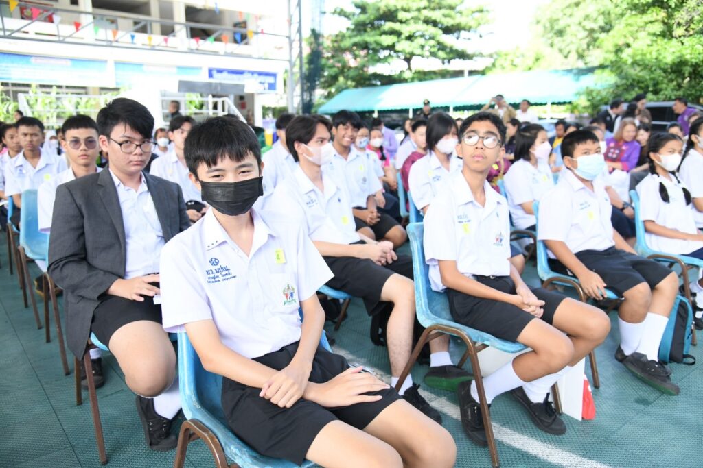 นร.กทม.โชว์สกิลภาษาต่างประเทศ ใช้ “ภาษา” เชื่อมโยงโลก ตามนโยบายกทม. นายศานนท์ ห... 65 Raider-Reporter.com ข่าวไรเดอร์รีพอร์ตเตอร์ เกาะติดข่าวล่าสุด ทุกเหตุการณ์ ข่าวสังคมการเมือง ข่าวอาชญากรรม ข่าวด่วนวันนี้ Raider-Reporter.com ข่าวไรเดอร์รีพอร์ตเตอร์ เกาะติดข่าวล่าสุด ทุกเหตุการณ์ ข่าวสังคมการเมือง ข่าวอาชญากรรม ข่าวด่วนวันนี้