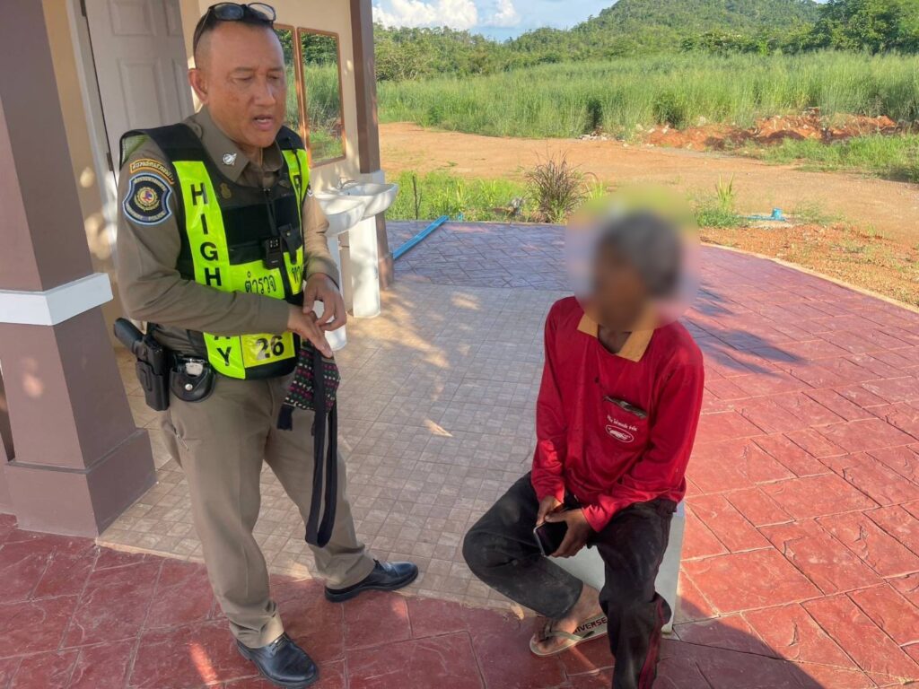 ตำรวจสอบสวนกลาง (CIB) รวบหนุ่มฉุนถูกเพื่อนด่าบุพการี คว้ามีดไล่แทงเพื่อนดับ
คาไร... 64 Raider-Reporter.com ข่าวไรเดอร์รีพอร์ตเตอร์ เกาะติดข่าวล่าสุด ทุกเหตุการณ์ ข่าวสังคมการเมือง ข่าวอาชญากรรม ข่าวด่วนวันนี้ Raider-Reporter.com ข่าวไรเดอร์รีพอร์ตเตอร์ เกาะติดข่าวล่าสุด ทุกเหตุการณ์ ข่าวสังคมการเมือง ข่าวอาชญากรรม ข่าวด่วนวันนี้