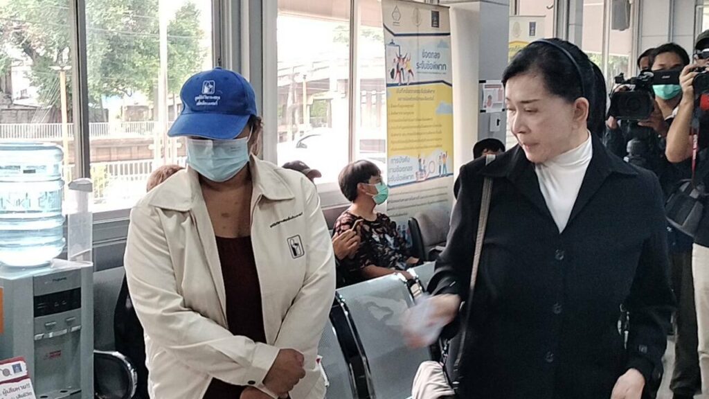 จับแล้ว! พ่อเลี้ยงหื่นข่มขืนลูกสาววัย 14 ปี นานนับปี จนท้อง วันที่ 17 ต.ค.66 แม... 86 Raider-Reporter.com ข่าวไรเดอร์รีพอร์ตเตอร์ เกาะติดข่าวล่าสุด ทุกเหตุการณ์ ข่าวสังคมการเมือง ข่าวอาชญากรรม ข่าวด่วนวันนี้ Raider-Reporter.com ข่าวไรเดอร์รีพอร์ตเตอร์ เกาะติดข่าวล่าสุด ทุกเหตุการณ์ ข่าวสังคมการเมือง ข่าวอาชญากรรม ข่าวด่วนวันนี้