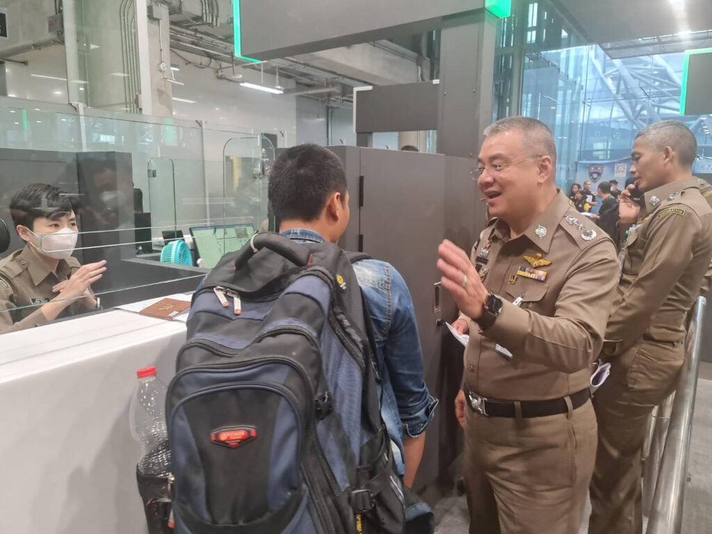 ผบช.สตม.ยัน!!พร้อมดูแลคนไทยในอิสราเอลกลับบ้าน ตามที่ปรากฏข่าว สถานการณ์การสู้รบ... 37 Raider-Reporter.com ข่าวไรเดอร์รีพอร์ตเตอร์ เกาะติดข่าวล่าสุด ทุกเหตุการณ์ ข่าวสังคมการเมือง ข่าวอาชญากรรม ข่าวด่วนวันนี้ Raider-Reporter.com ข่าวไรเดอร์รีพอร์ตเตอร์ เกาะติดข่าวล่าสุด ทุกเหตุการณ์ ข่าวสังคมการเมือง ข่าวอาชญากรรม ข่าวด่วนวันนี้