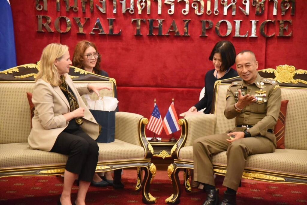 ผู้บัญชาการตำรวจแห่งชาติ ให้การต้อนรับ Ambassdor Cindy Dyer เอกอัครราชทูตสหรัฐอเ... 42 Raider-Reporter.com ข่าวไรเดอร์รีพอร์ตเตอร์ เกาะติดข่าวล่าสุด ทุกเหตุการณ์ ข่าวสังคมการเมือง ข่าวอาชญากรรม ข่าวด่วนวันนี้ Raider-Reporter.com ข่าวไรเดอร์รีพอร์ตเตอร์ เกาะติดข่าวล่าสุด ทุกเหตุการณ์ ข่าวสังคมการเมือง ข่าวอาชญากรรม ข่าวด่วนวันนี้